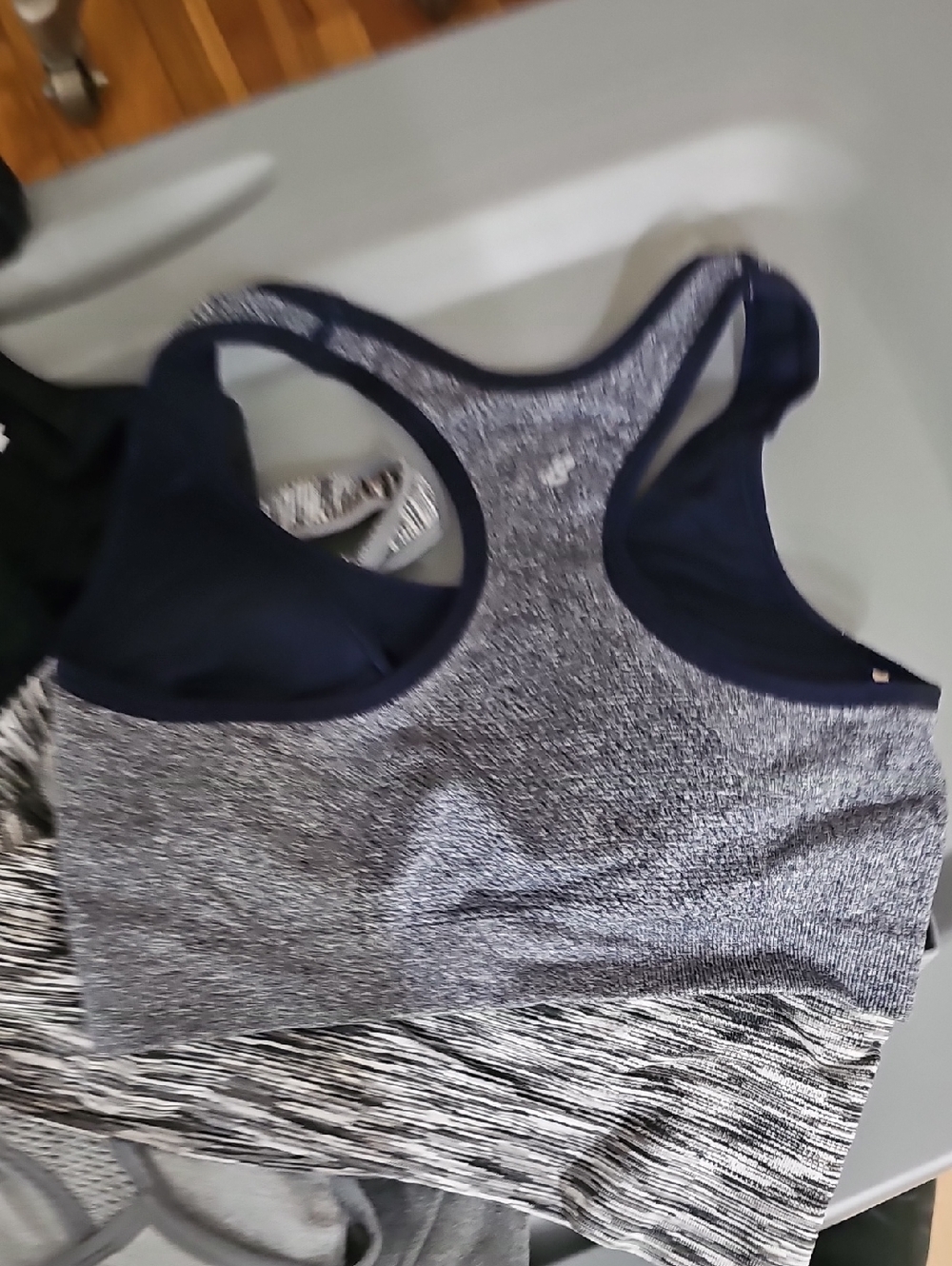 7 Work Out Crop Tops Nike,under Armour,everlast,avia,champion - Picture 11 of 13